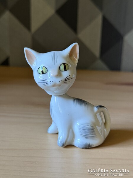 Aquincumi bólogató fejű cica porcelán figura