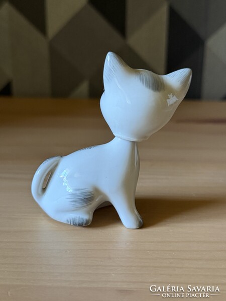 Aquincumi bólogató fejű cica porcelán figura