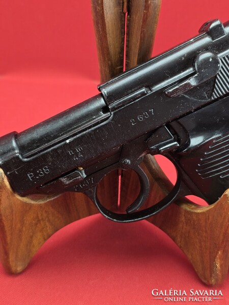 II. világháborús német Walther P38 mintájára készült díszfegyver