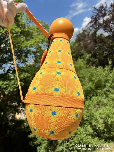 CHAMPAGNE CLUB - Veuve Clicquot × Yinka Ilori Yellow Sun Totem Pezsgővel és Rosé Party Napszemüveg