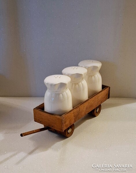 Retro porcelán fűszertartó készlet eredeti fa talicskában – libás konyhai dekor