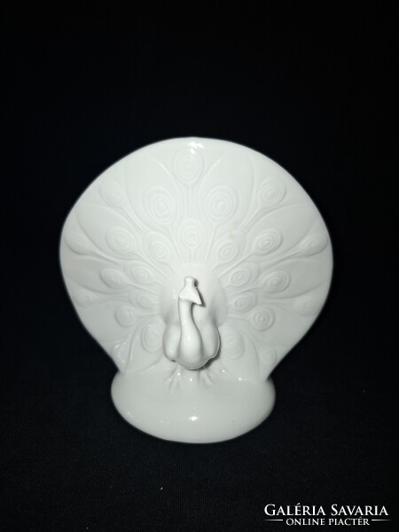 Herendi  Páva  gyönyörűen kidolgozott Fehér Porcelán Figura.10X12 CM