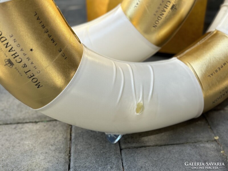 CHAMPAGNE CLUB - Moët & Chandon ICE IMPÉRIAL felfújható úszógyűrű – medence- és yacht kiegészítő