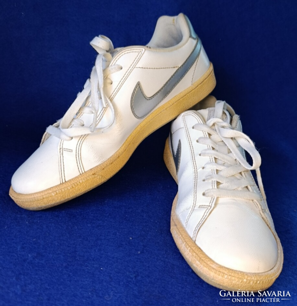 Vietnámba készült Nike Court Majestic bőr ( klasszikus, teniszcipő inspirálta utcai modell) 40 méret