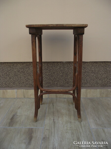 Antik Thonet lerakó asztal virágtartó alján jelzéssel