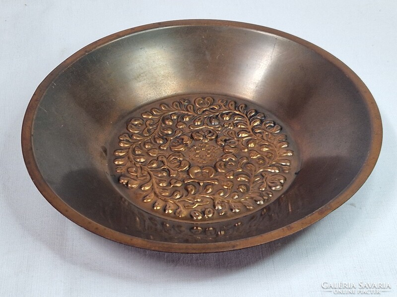 Régi réz iparművész fali dísz akasztóval megkímélt állapotban 173 g súlyú. és 22,5 cm. átmérőjű