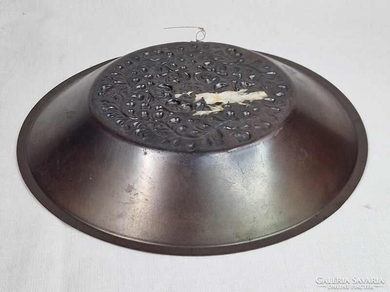 Régi réz iparművész fali dísz akasztóval megkímélt állapotban 173 g súlyú. és 22,5 cm. átmérőjű