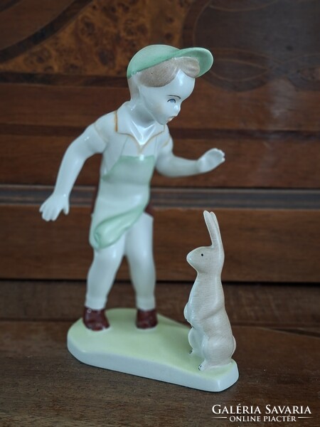 Retro Aquincum porcelán figura kisfiú nyuszival– I. osztályú, hibátlan
