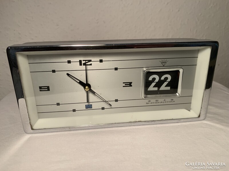Diamond mechanikus felhúzható naptáros bakelit ébresztőóra 1970-es évek.