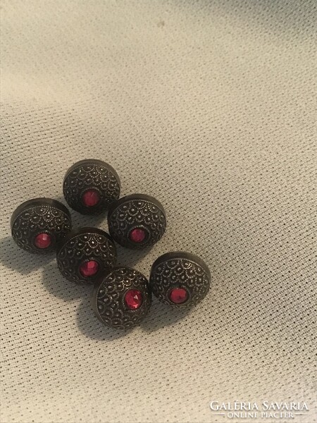 Antik, 800-as ezüst pityke gomb szett – Rubinvörös kőbetéttel (1 cm)
