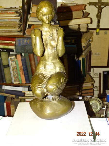 TÓTH VALI VALÉRIA (1943) :GUGGOLÓ NŐ ( VETKŐZŐ LÁNY, FÜRDÉS ELŐTT )  34 CM !!!!! BRONZ