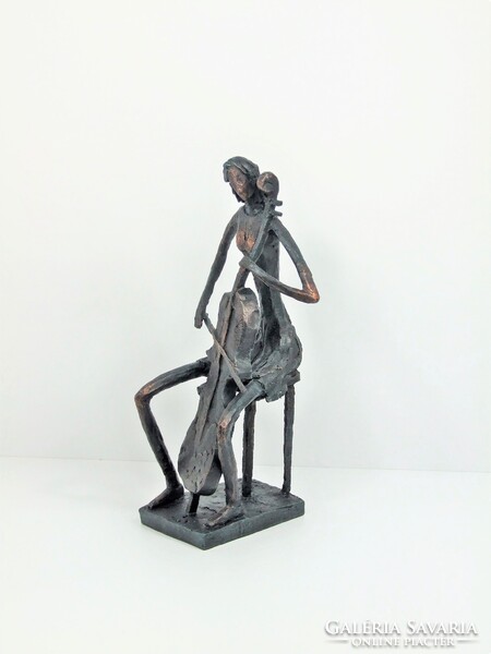 Csellós lány- 36 cm, poliresin, bronzírozott