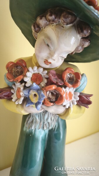 Rahmer Mária (Art Deco) – Nagy méretű kerámia figura virággal (45 cm) | Jelzett, hibátlan
