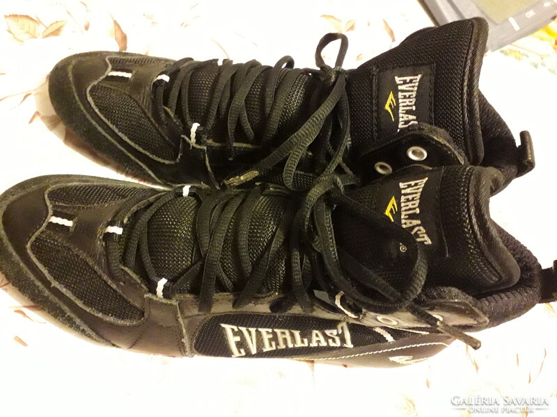 Everlast profi fekete fűzős sportcipő 41  új.