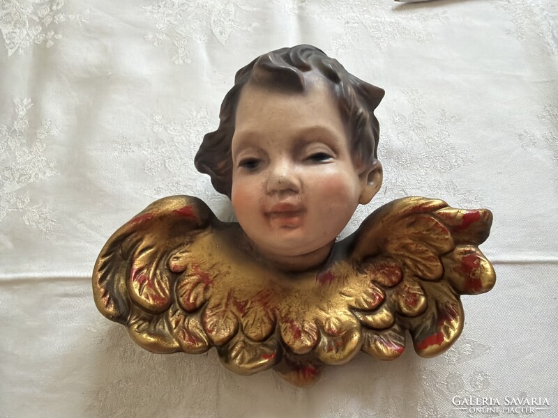 Gyönyörű nagy kerámia szépen festett puttó gyűjteménybe való.