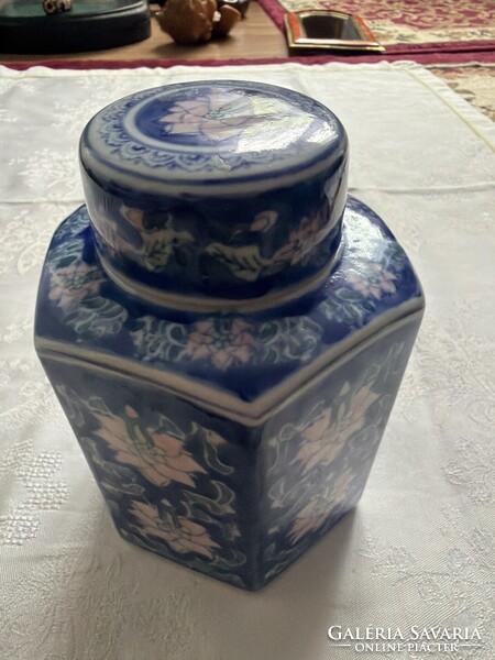 Kinai porcelán teafű tartó 16 cm magas 11 cm átmérő.