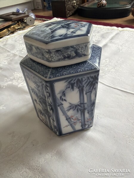 Japán porcelán teafű tartó 14 cm magas 11 cm átmérő.