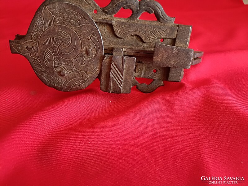 17th Century End, 18th Century Beginning Chest Lock!