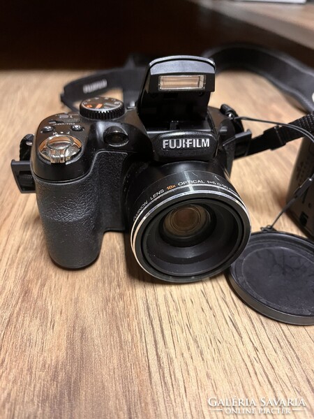 Fényképező csomag ! 1 ft nmá. Canon 400d  Nikon f50 Fujifilm