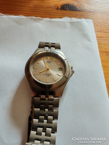 Casio Titánium a 2000 évek elejéről.