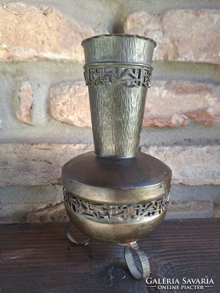 Retro brutalista iparművészeti sárgaréz / bronz váza – 22 cm