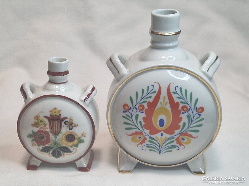 Zsolnay és Drasche virág mintás porcelán kulacsok hibátlan állapotban együtt eladók 9,5 és 13 cm.