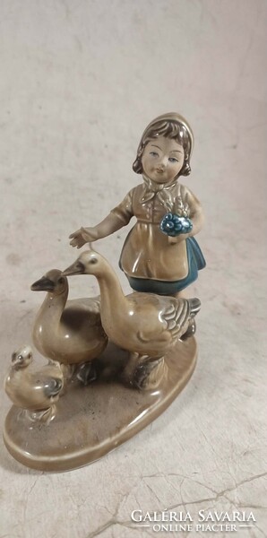 Német porcelán lány libákkal 745