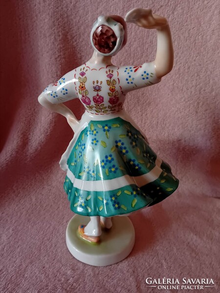 2608/8 Zsolnay porcelán népviseletben táncoló menyecske figura