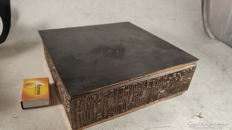 Képcsarnokos art deco bronz doboz 805