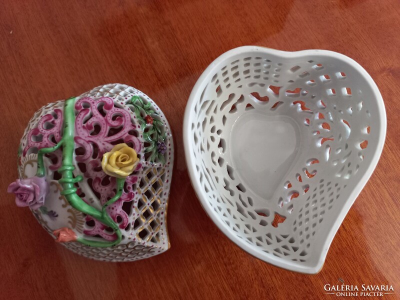 Herendi porcelán, szív alakú, áttört, rózsafogós bonbonier