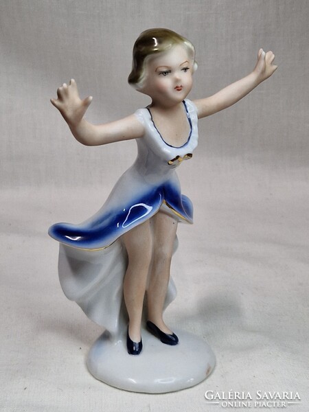 Nagyobb méretű szép festésű Regent porcelán Meghajló kis balerina figura hibátlan állapotban 16 cm.