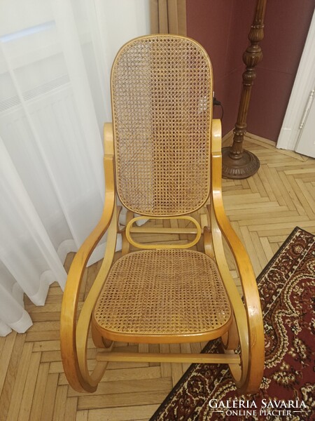 Thonet jellegű hintaszék