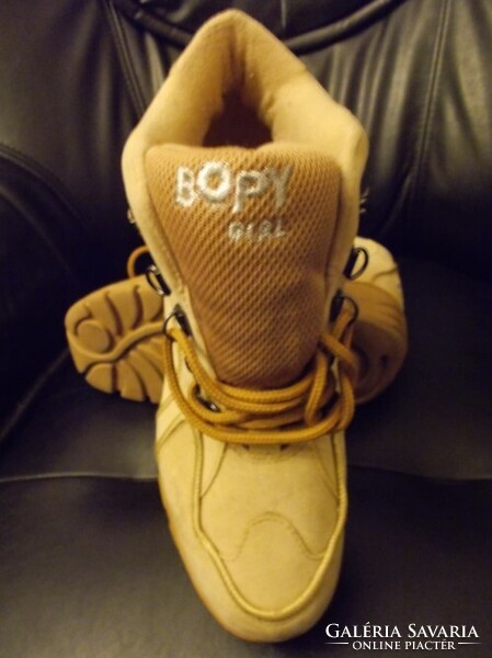 EXCEPTIONALLY CHEAP!!!!! Paris-purchased WOMEN'S SHOE (size 38)