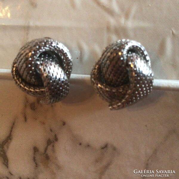 Striking, woven effect, silver-colored vintage clip
