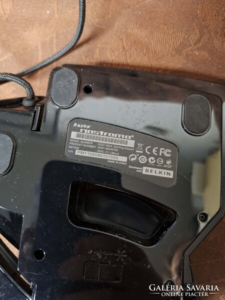 Razer Nostromo gamepad.