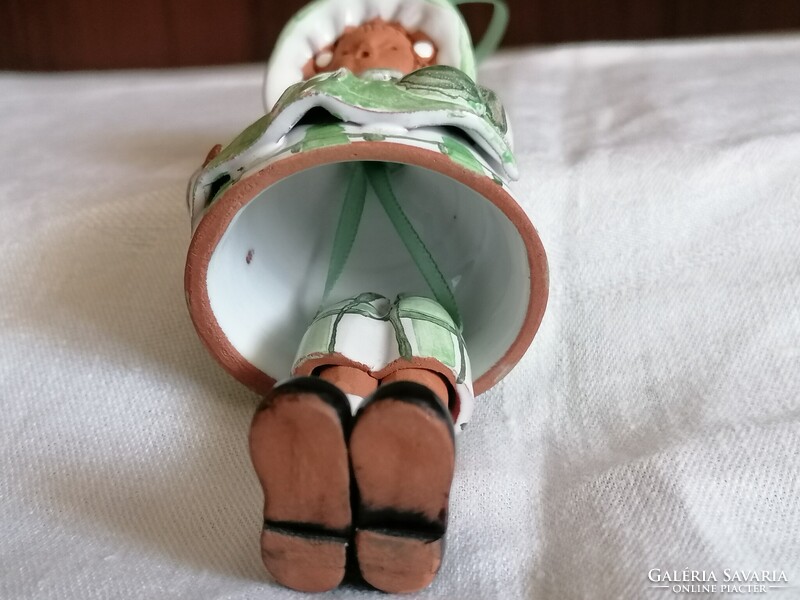 Kerámia kislány figura, függeszthető