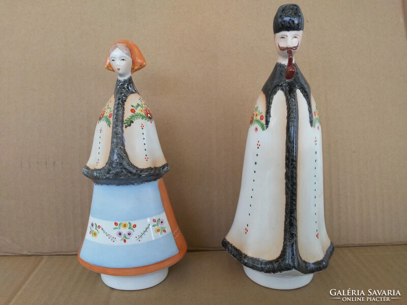 Aquincum porcelán pár. Hibátlan, kézzel festett. 18 cm.