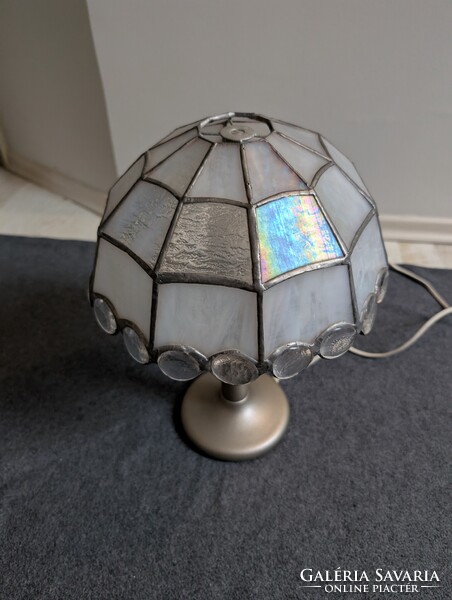 Tiffany style table lamp.