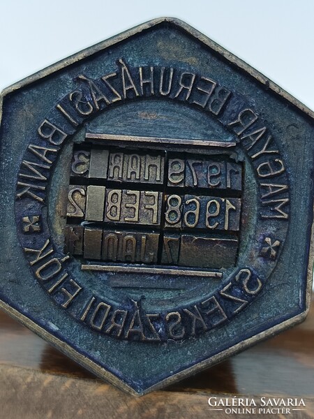 Ritka Bank történeti relikvia Magyar Beruházási Bank Szekszárdi fiók.Forgathato dátumos réz pecsét ó