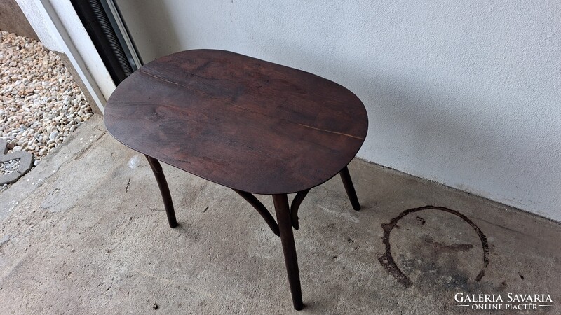 Thonet asztal
