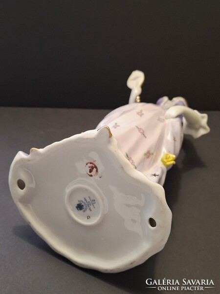 Hollóházi porcelán barokk hölgy tükörrel, 27 cm