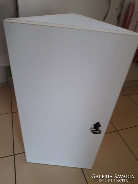Fehér fa sarok polc kis szekrény 70x27x27 cm. átlóban : 36cm.