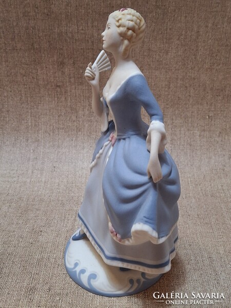Royal Dux porcelán hölgy legyezővel, 21 cm