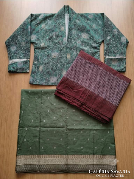 Különleges mianmari (burmai) tradicionális selyem szett – Krizantém mintás kabátka 2 db szoknyával