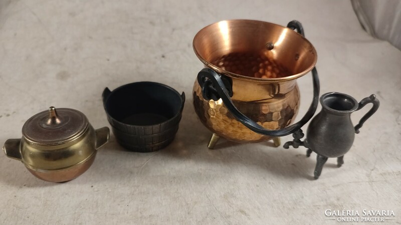 Fém  miniatűr edények 202