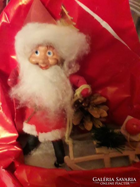 Régi NDK Mikulásos asztaldísz szánkóval. 20 cm.