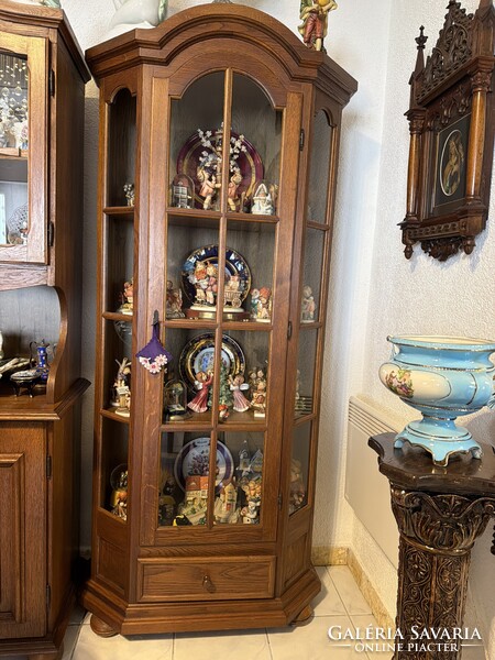 Furniture > Display Cabinet > Unknown