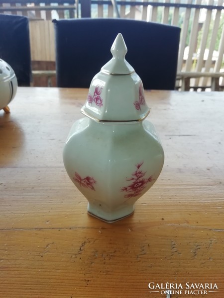 Porcelán Hollóházi váza fedeles képeken látható állapotban
