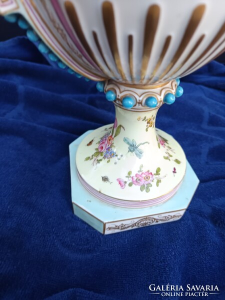 Sevres, kastély váza. 1771 ből.