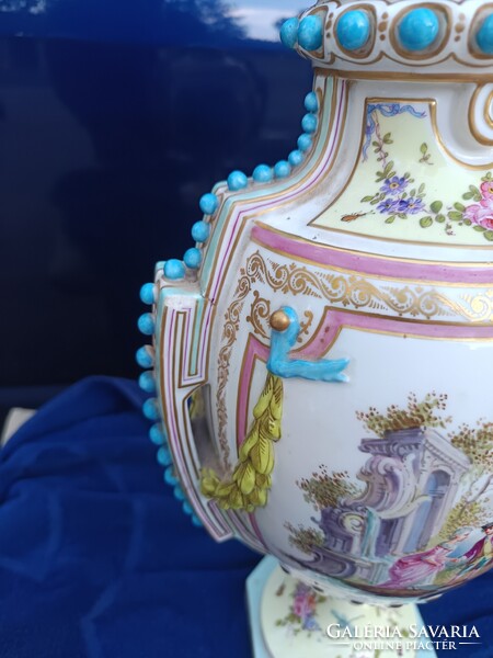 Sevres, kastély váza. 1771 ből.
